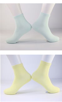 襪間品味 從韓版純色中筒襪看四季穿搭的實用美學